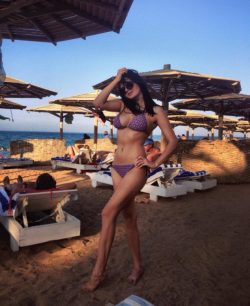 Девушка, ищу пару где мужчина от 50, девушка — молодая Девушка, ищу пару где мужчина от 50, девушка — молодая