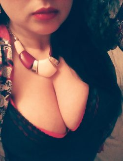 Девушка, ищу мужчину, тщу тайную любовь Девушка, ищу мужчину, тщу тайную любовь