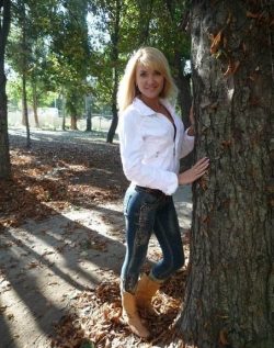 Сладкая блондинка приглашает развлечься и поэкспериментировать парней в Казани Сладкая блондинка приглашает развлечься и поэкспериментировать парней в Казани