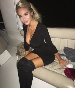 Безумно сексуальная девочка хочет ласки с нежным мужчиной в Казани Безумно сексуальная девочка хочет ласки с нежным мужчиной в Казани