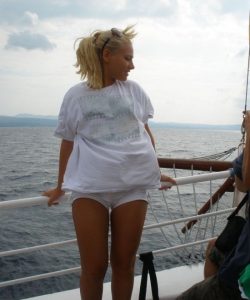 Девушка в поисках жены Девушка в поисках жены