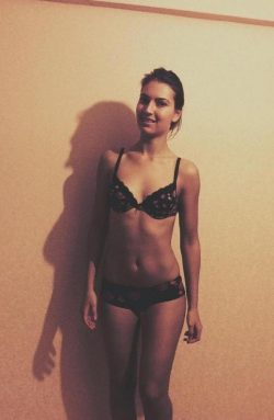 Девушка, ищу мужчину для встреч без обязательств Девушка, ищу мужчину для встреч без обязательств